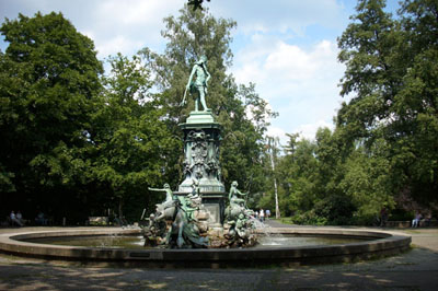 Neptunbrunnen.jpg